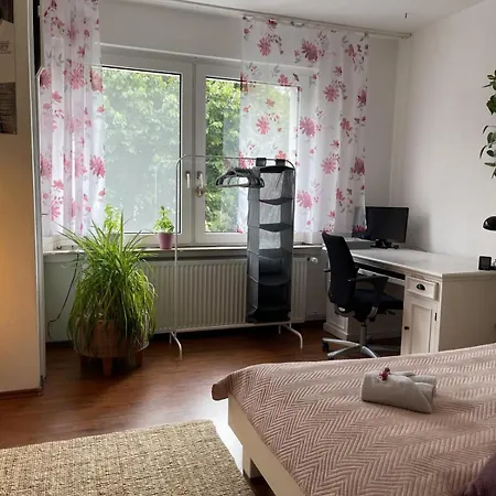 아파트 Gemuetliche Und Zentrale In *